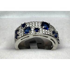 Elegant White Gold Ring With Blue Sapphire & Diamond Accents